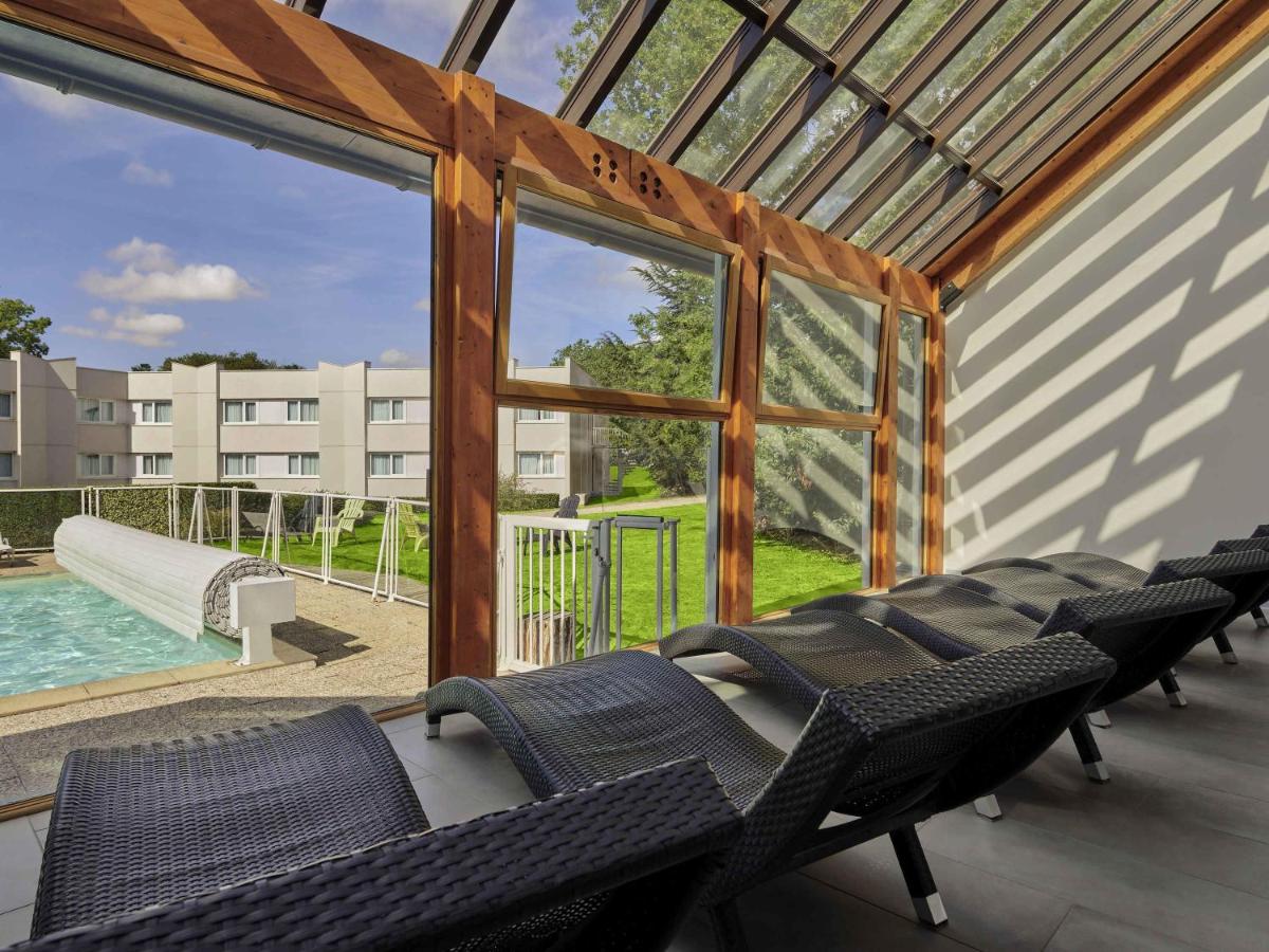 Piscine de l'établissement Novotel Fontainebleau Ury ou située à proximité