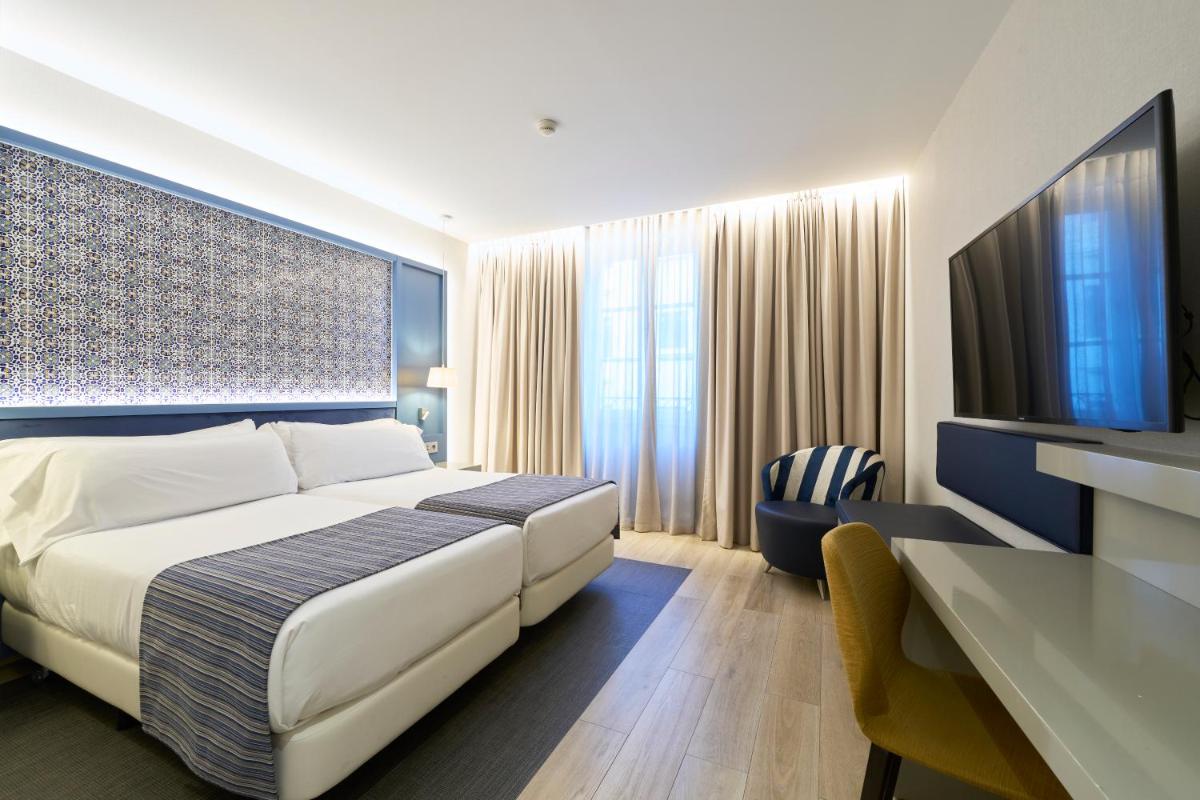 Uma cama ou camas num quarto em Catalonia Porto
