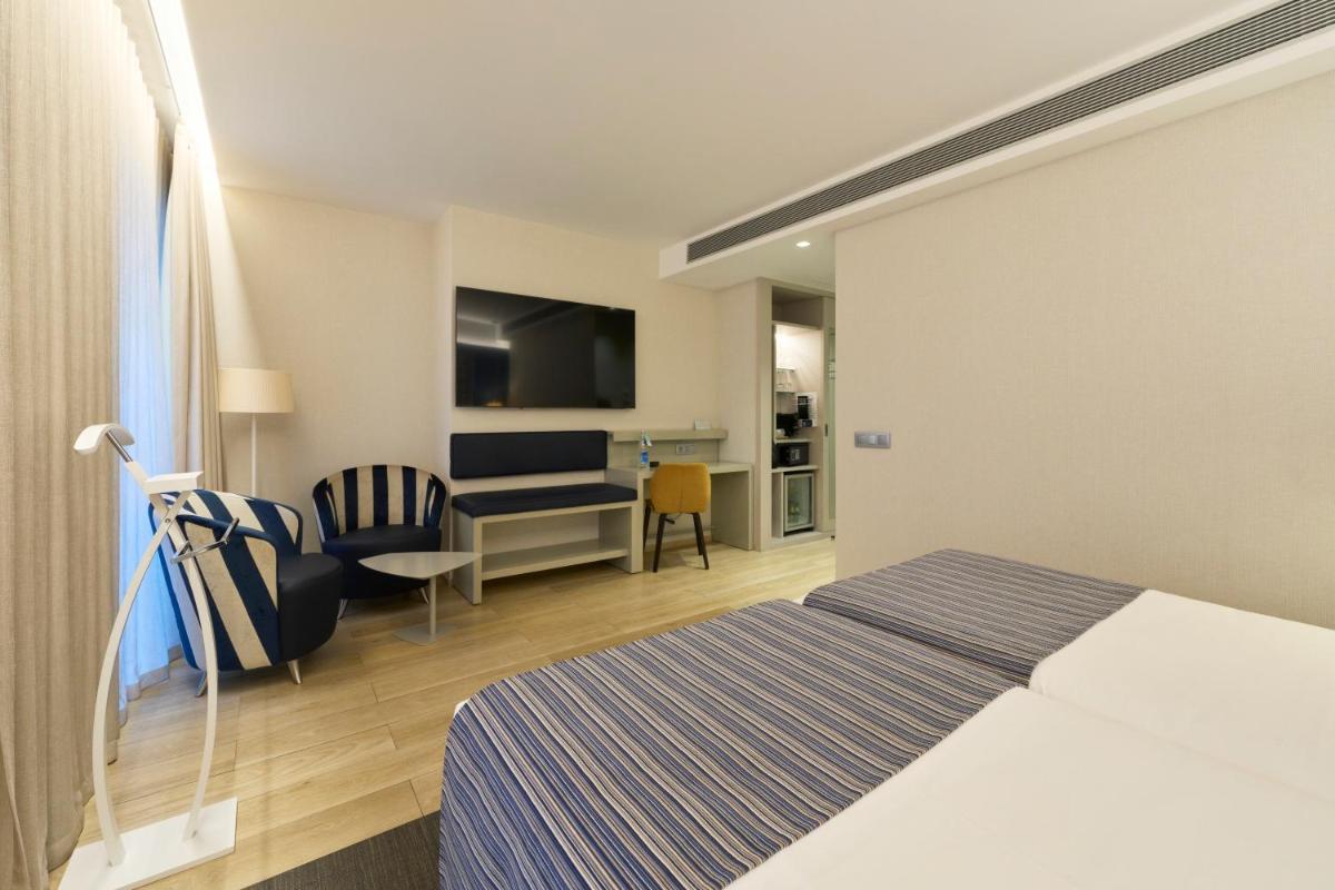 Uma cama ou camas num quarto em Catalonia Porto