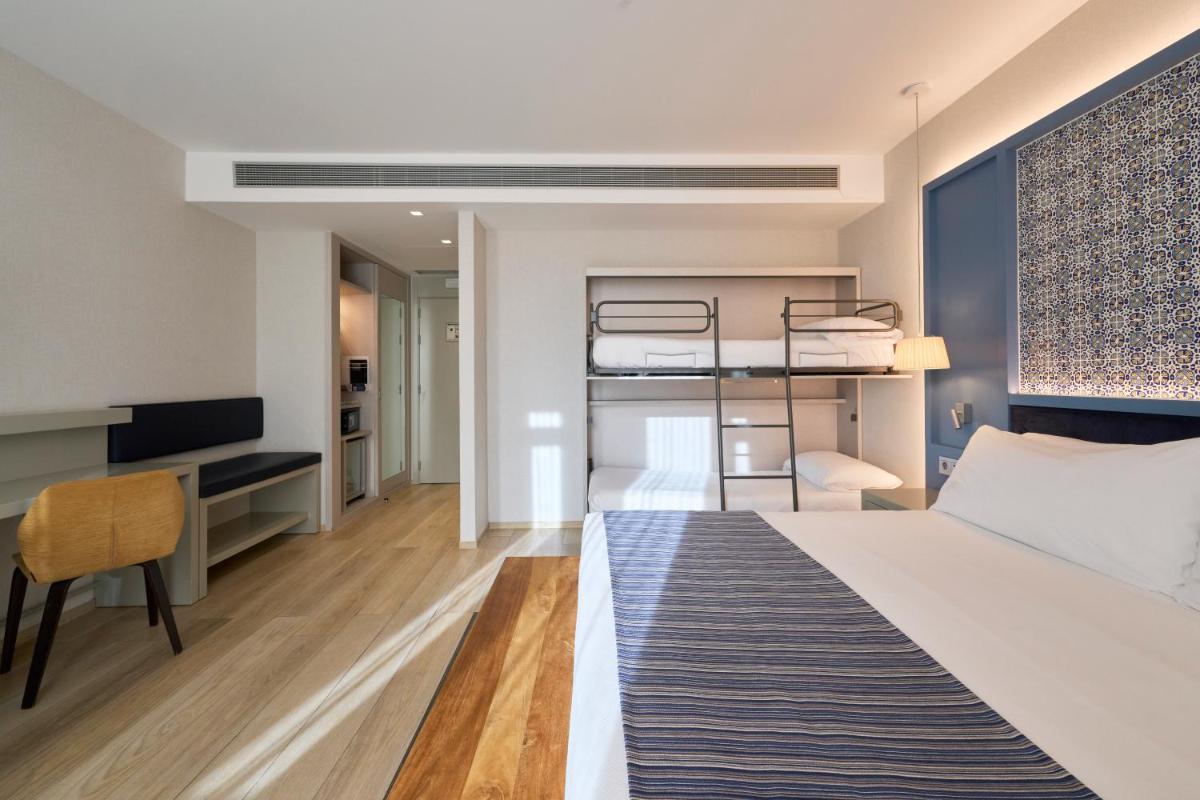 Uma cama ou camas num quarto em Catalonia Porto