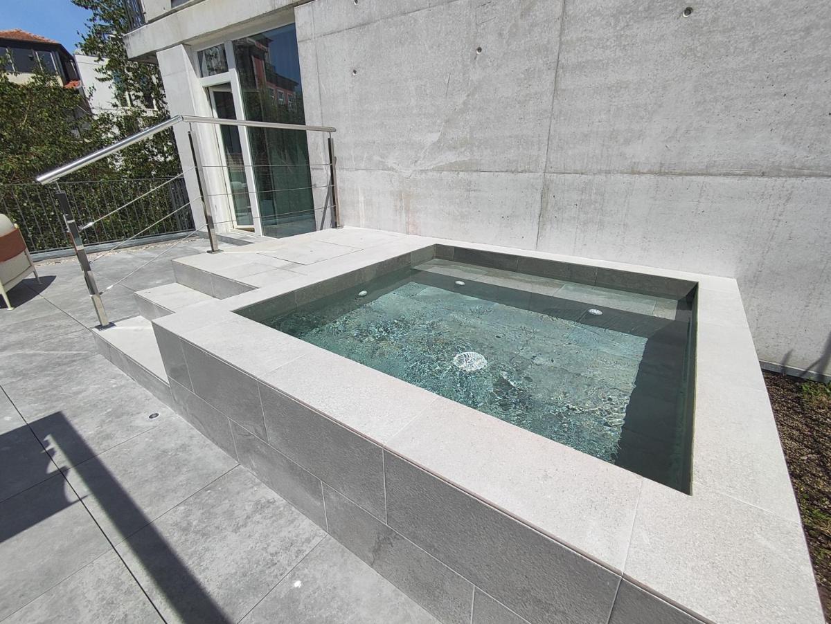 A piscina em ou perto de Catalonia Porto