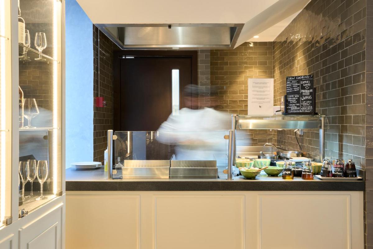 A cozinha ou kitchenette de Catalonia Porto