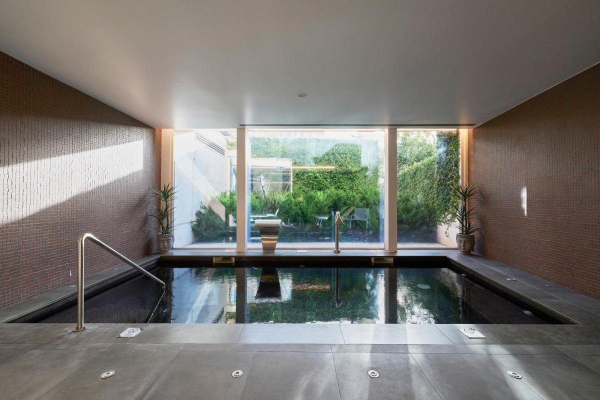 A piscina em ou perto de Catalonia Porto