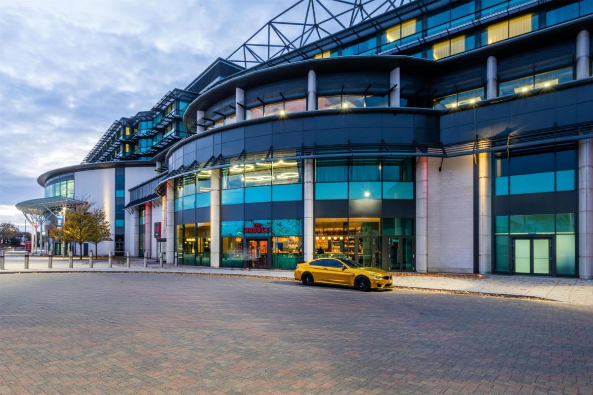 Radisson RED London Twickenham - Housity