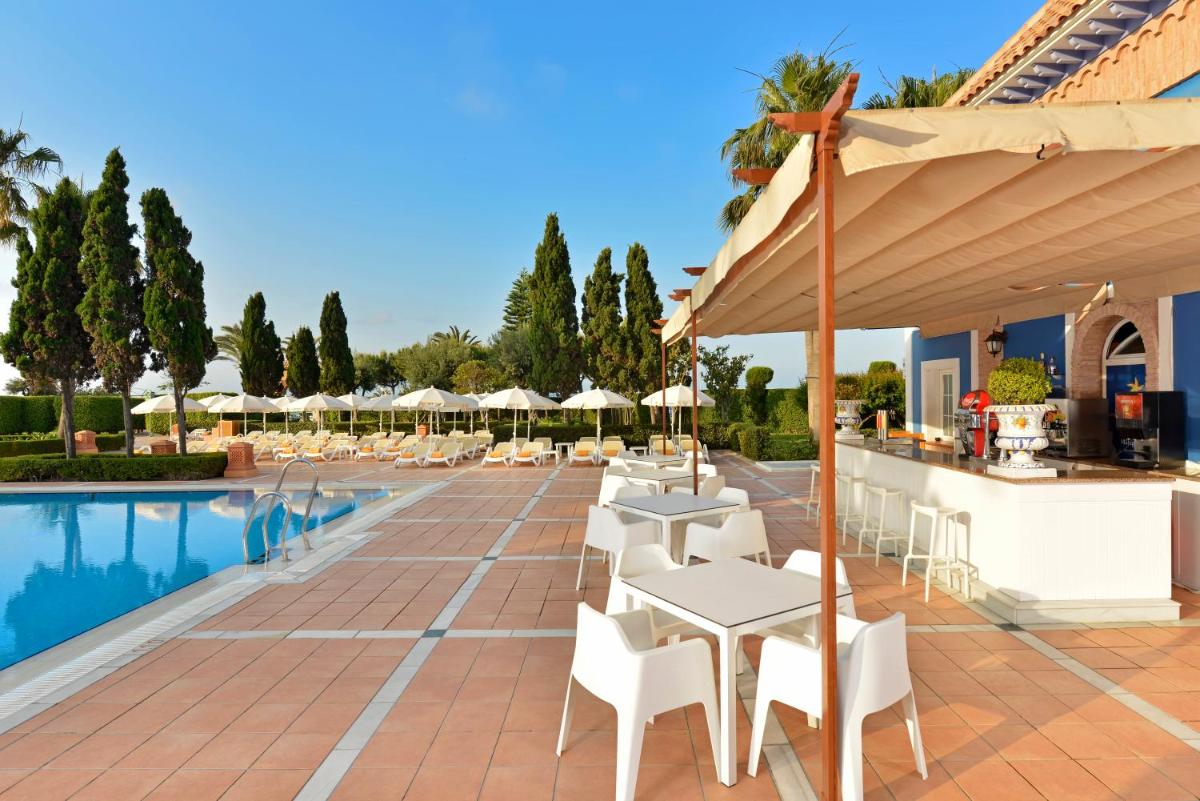 Piscina en o cerca de Iberostar Waves Málaga Playa