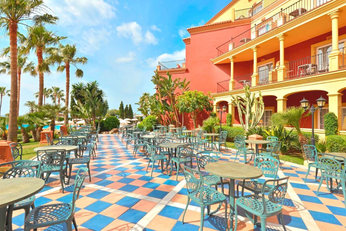 Un restaurante o sitio para comer en Iberostar Waves Málaga Playa