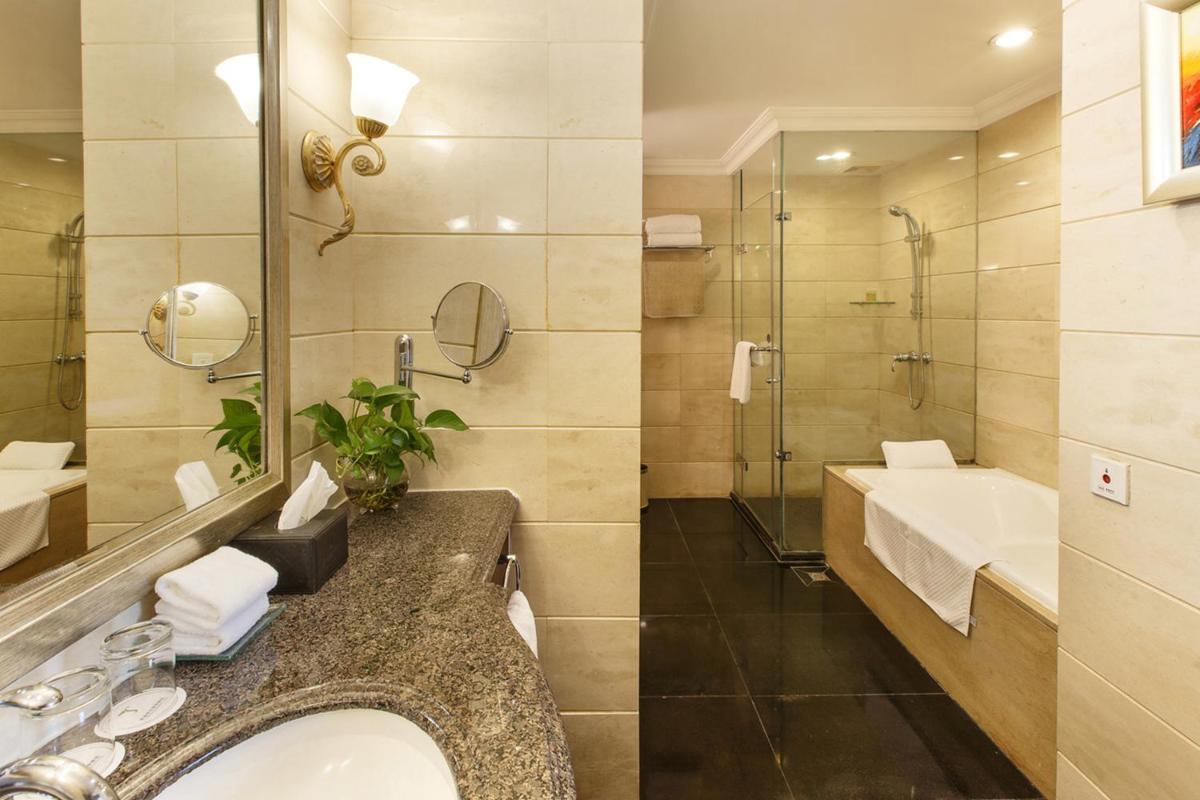 Grand Royal Hotel - Housity