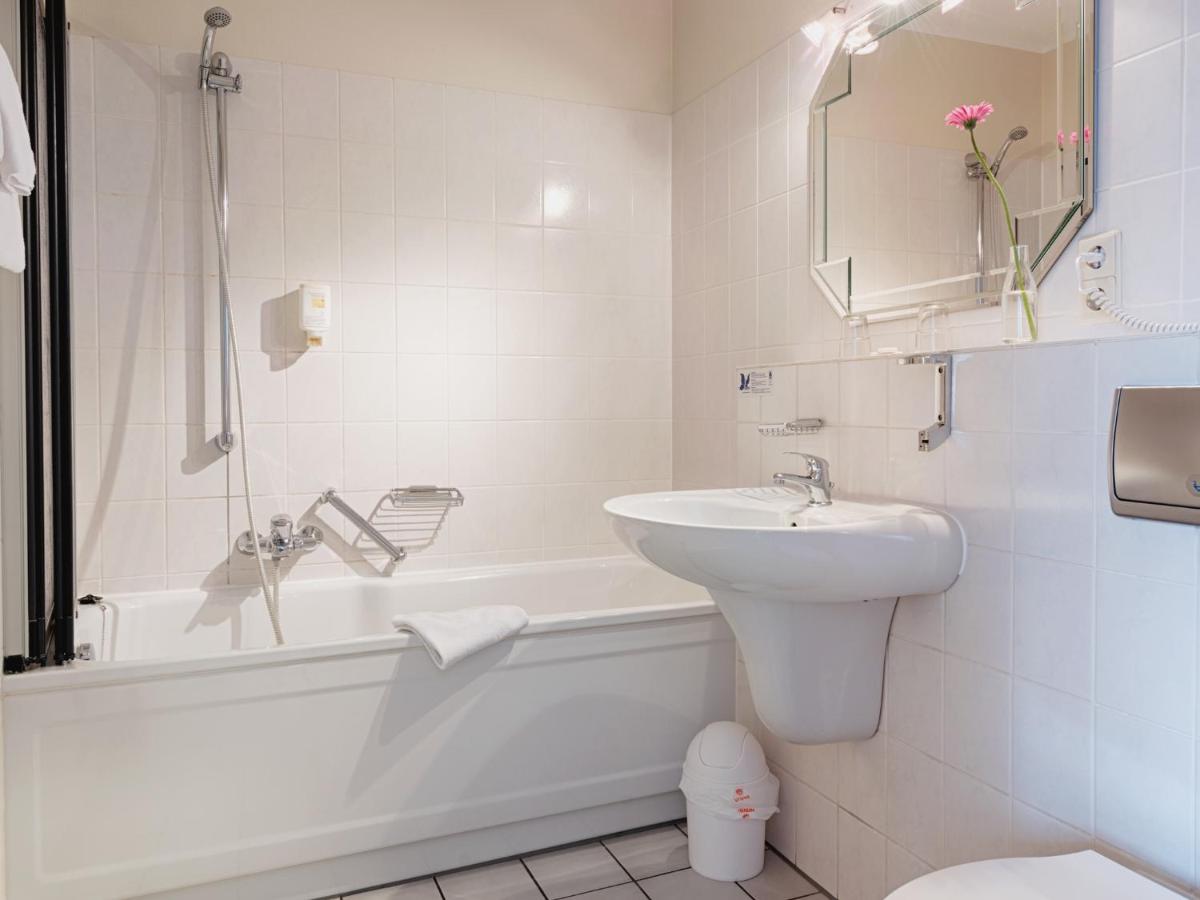 Dom Hotel - Housity