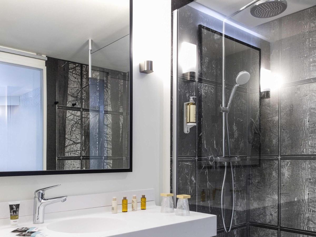 Salle de bains dans l'établissement Mercure Aix-les-Bains Domaine de Marlioz Hôtel & Spa