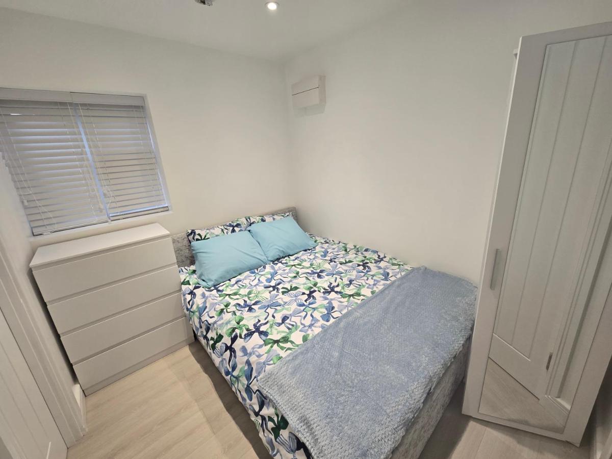 10 mins from Wimbledon Detached garden apartment - Housity
