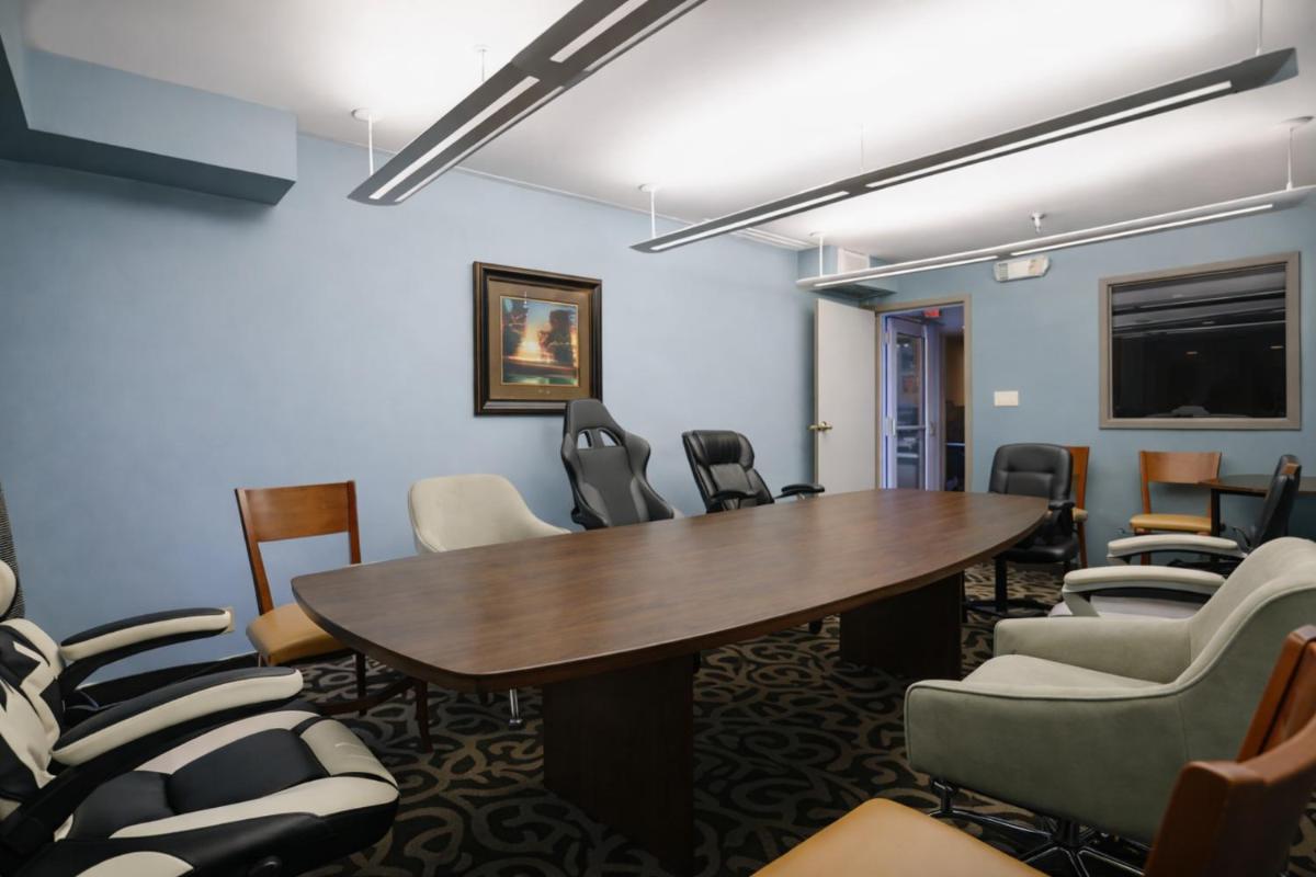Copley Inn & Suites By OYO Akron OH - Housity