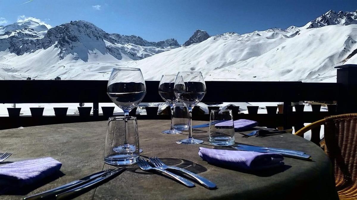 Vue générale sur la montagne ou vue sur la montagne depuis l'hôtel