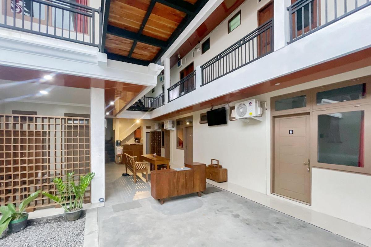 Homestay Syariah Cahaya Panca Arga near Grand Artos Mall Mitra RedDoorz - Housity