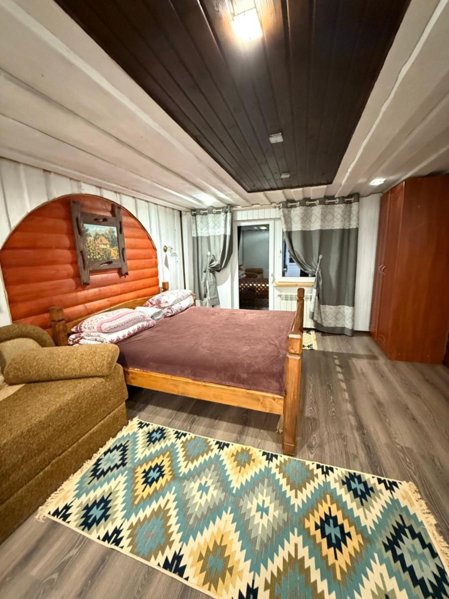 У Віти номер 4 - Housity