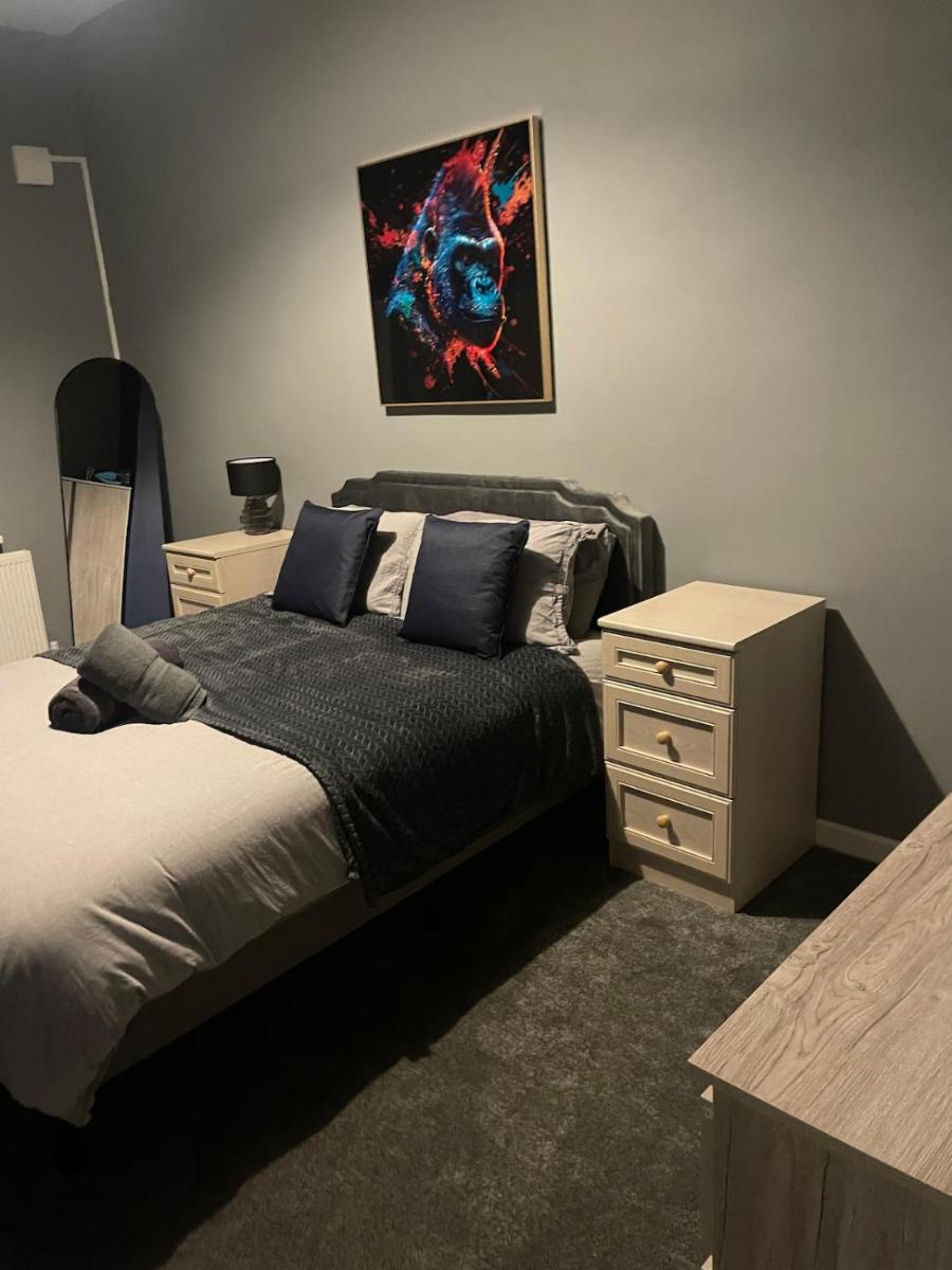 Affordable Luxury 3 Stunning Two Bed Apartment Sunderland close to City centre Hospital Crown Works Studio and Nissan - Housity