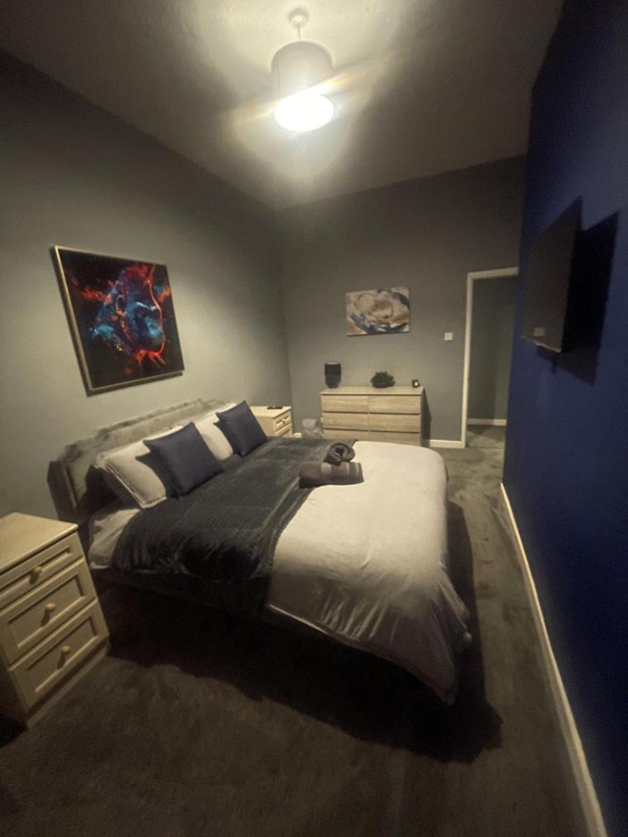Affordable Luxury 3 Stunning Two Bed Apartment Sunderland close to City centre Hospital Crown Works Studio and Nissan - Housity