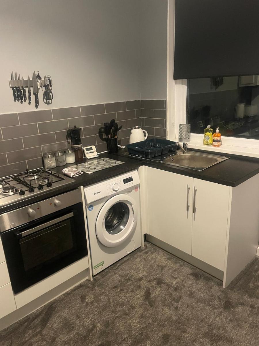 Affordable Luxury 3 Stunning Two Bed Apartment Sunderland close to City centre Hospital Crown Works Studio and Nissan - Housity