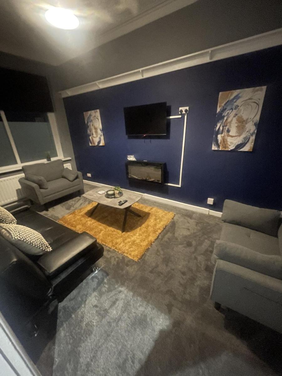 Affordable Luxury 3 Stunning Two Bed Apartment Sunderland close to City centre Hospital Crown Works Studio and Nissan - Housity