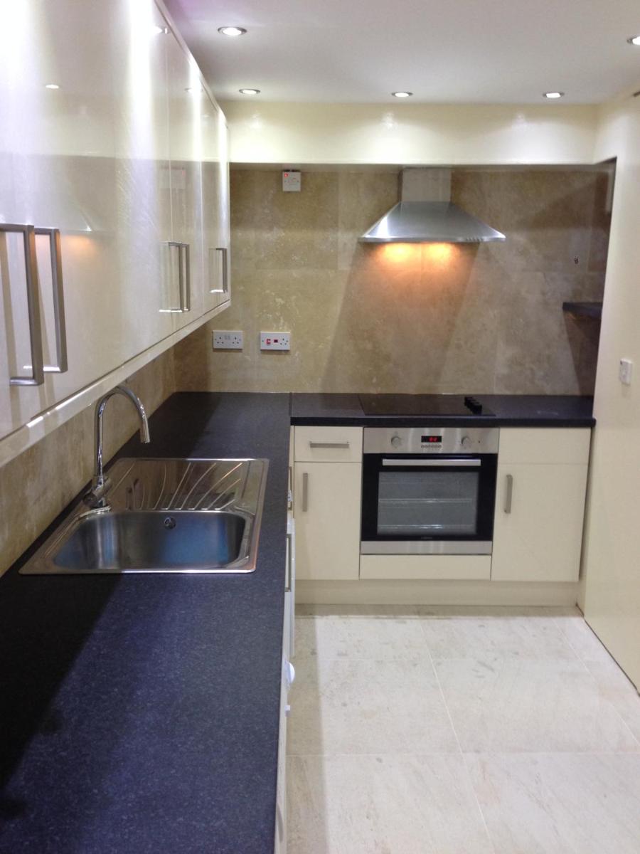 Hour Glass Hotel - Housity