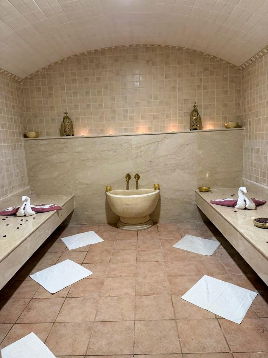 Intouriste Hôtel & Suites - Housity