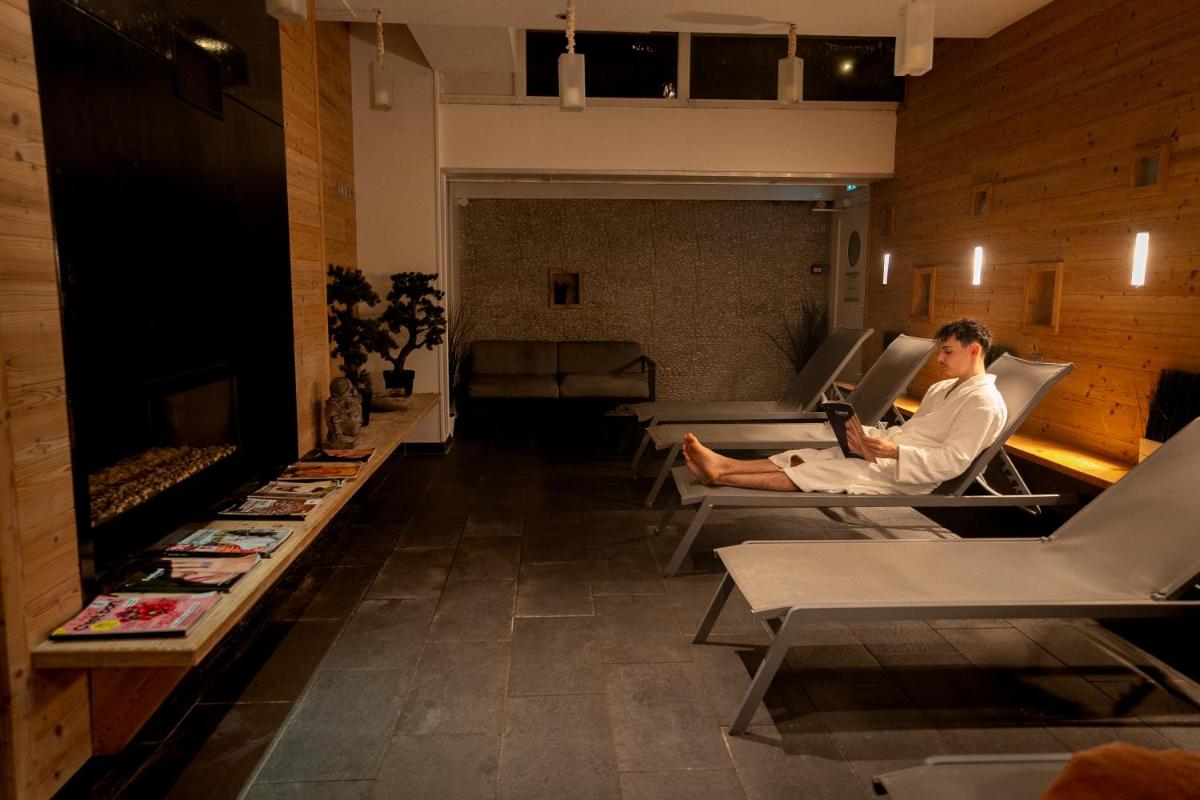 Coin salon dans l'établissement Château Hôtel, Restaurant & Spa De La Commanderie