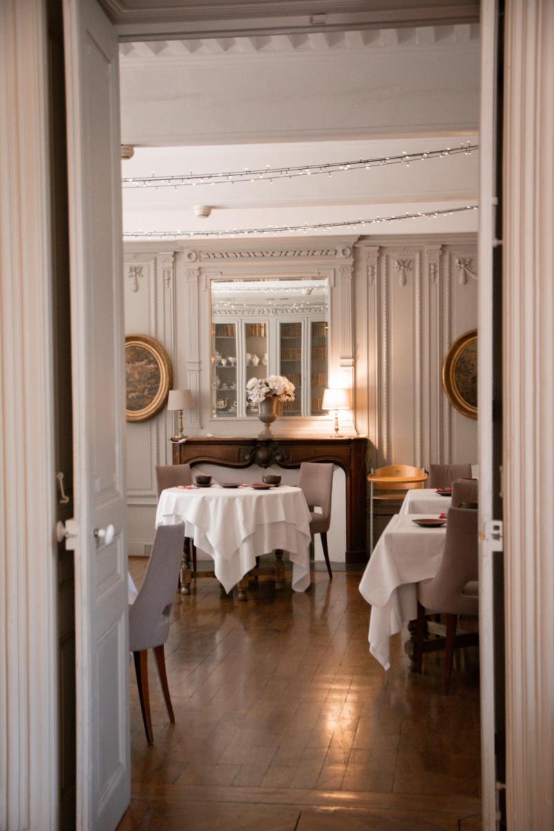 Un ou plusieurs lits dans un hébergement de l'établissement Château Hôtel, Restaurant & Spa De La Commanderie