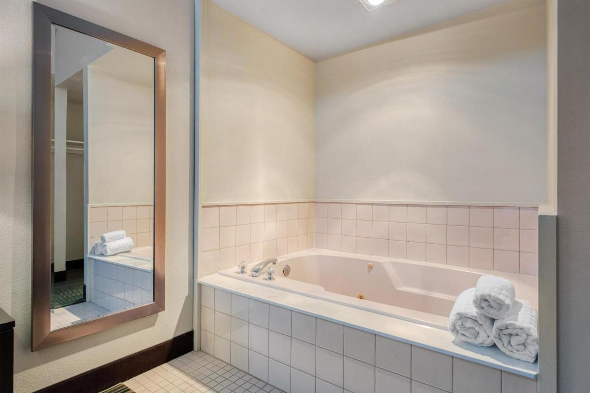 Best Western Alderwood - Housity