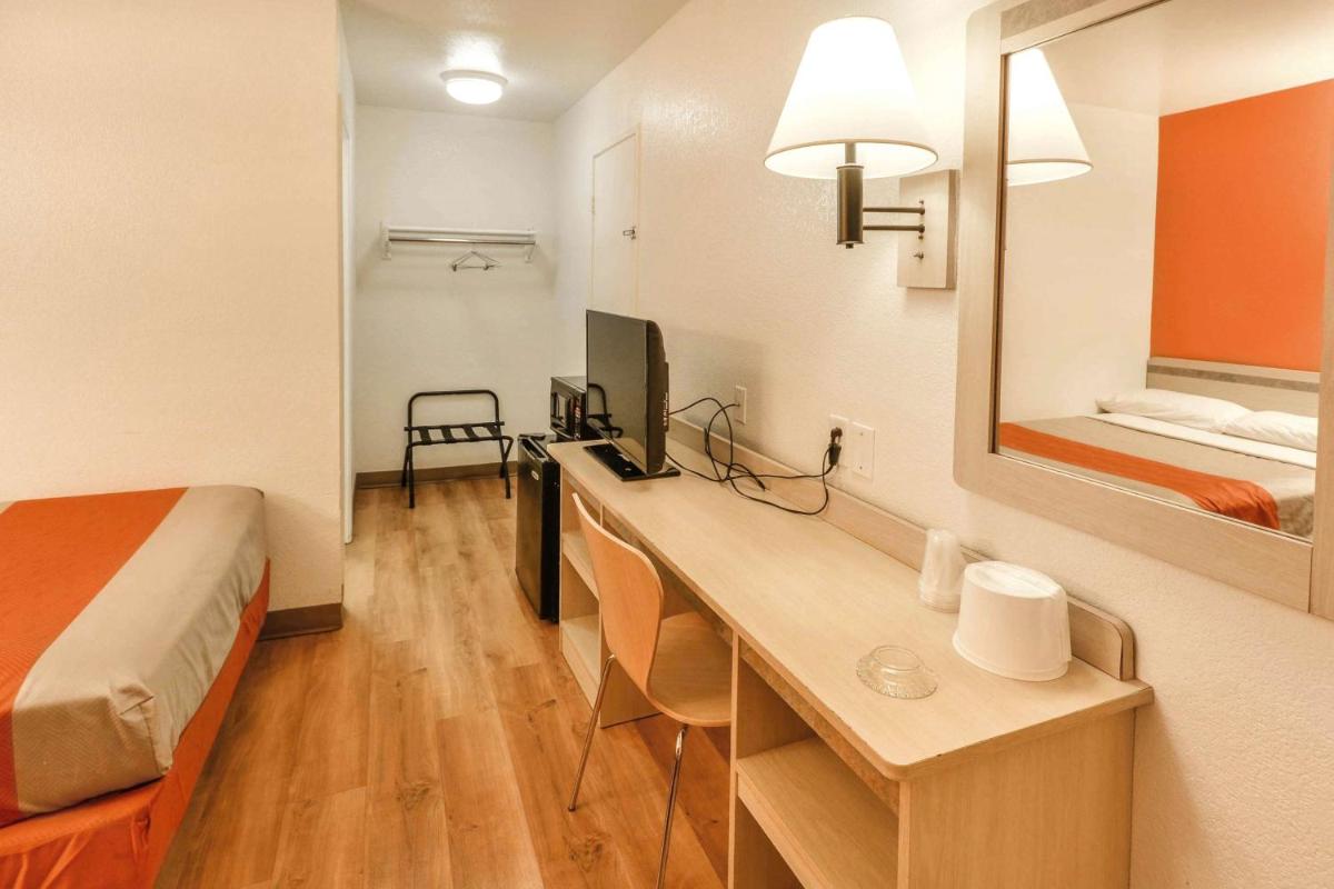 Motel 6-Huntsville, TX - Housity