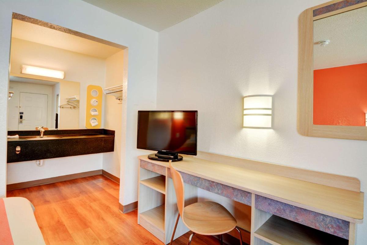 Motel 6-Southington, CT - Hartford - Housity