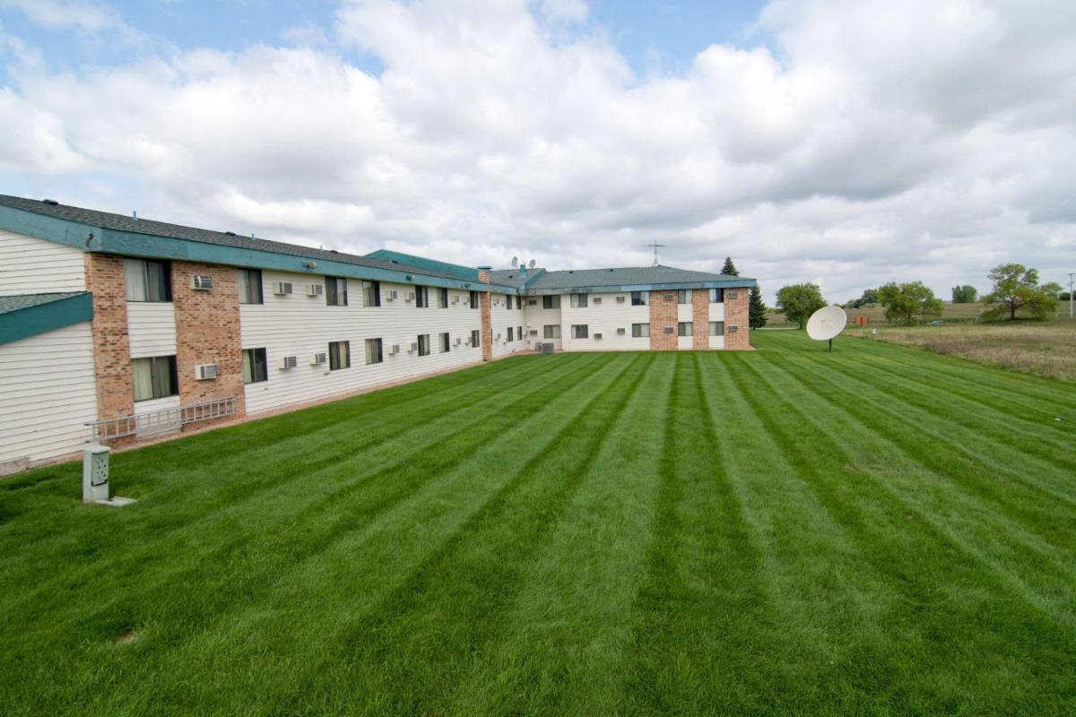 Motel 6-Lakeville, MN - South - Lakeville - Housity