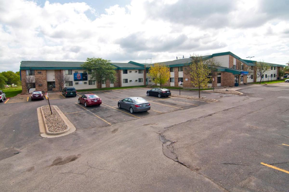 Motel 6-Lakeville, MN - South - Lakeville - Housity