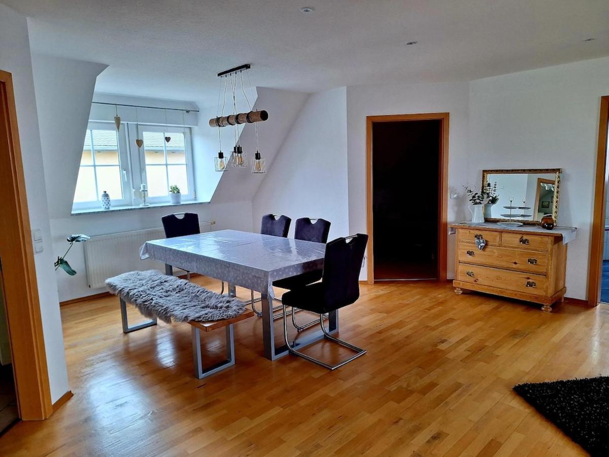 Helle Lichtdurchflutete Ferienwohnung - Housity