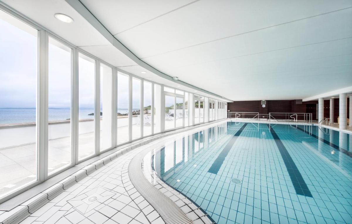 Piscine de l'établissement Hôtel L'Escale Marine Valdys Resort & SPA ou située à proximité