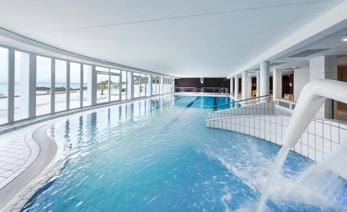 Piscine de l'établissement Hôtel L'Escale Marine Valdys Resort & SPA ou située à proximité