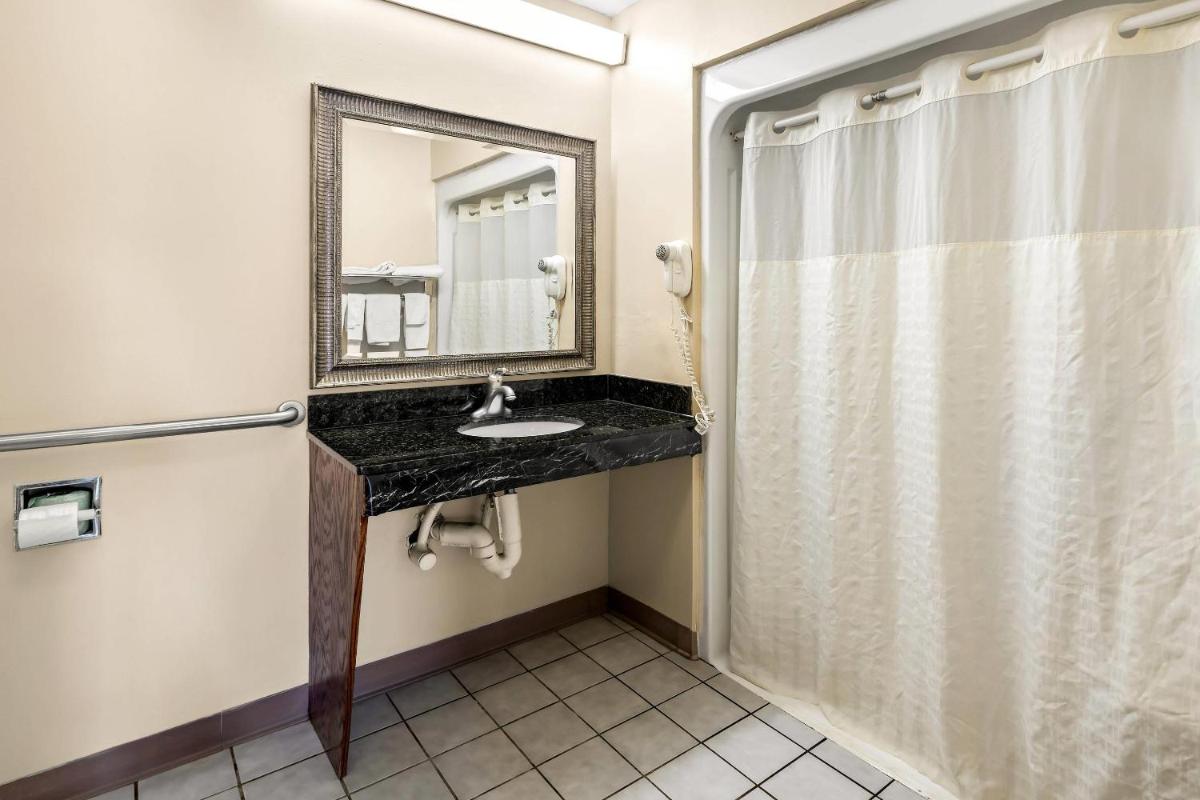 Quality Inn Decatur River City - Housity