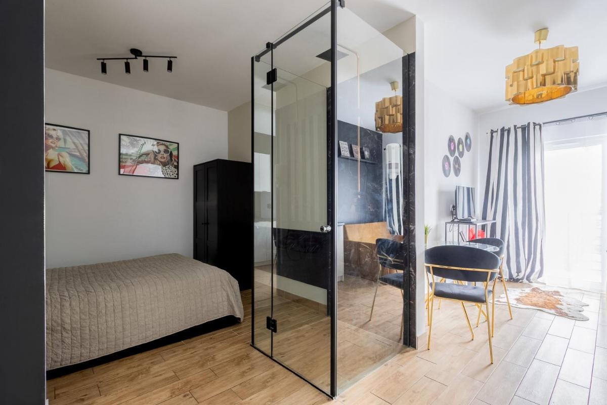 Wyjątkowy apartament z prysznicem pośrodku na wyjątkowe wieczory - dostęp na kod, parking - Housity