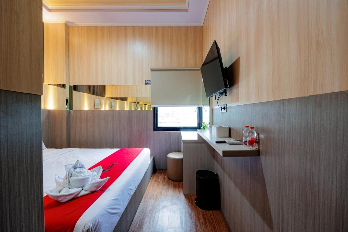 RedDoorz near Exit Toll Sirkuit Sentul - Hizvo