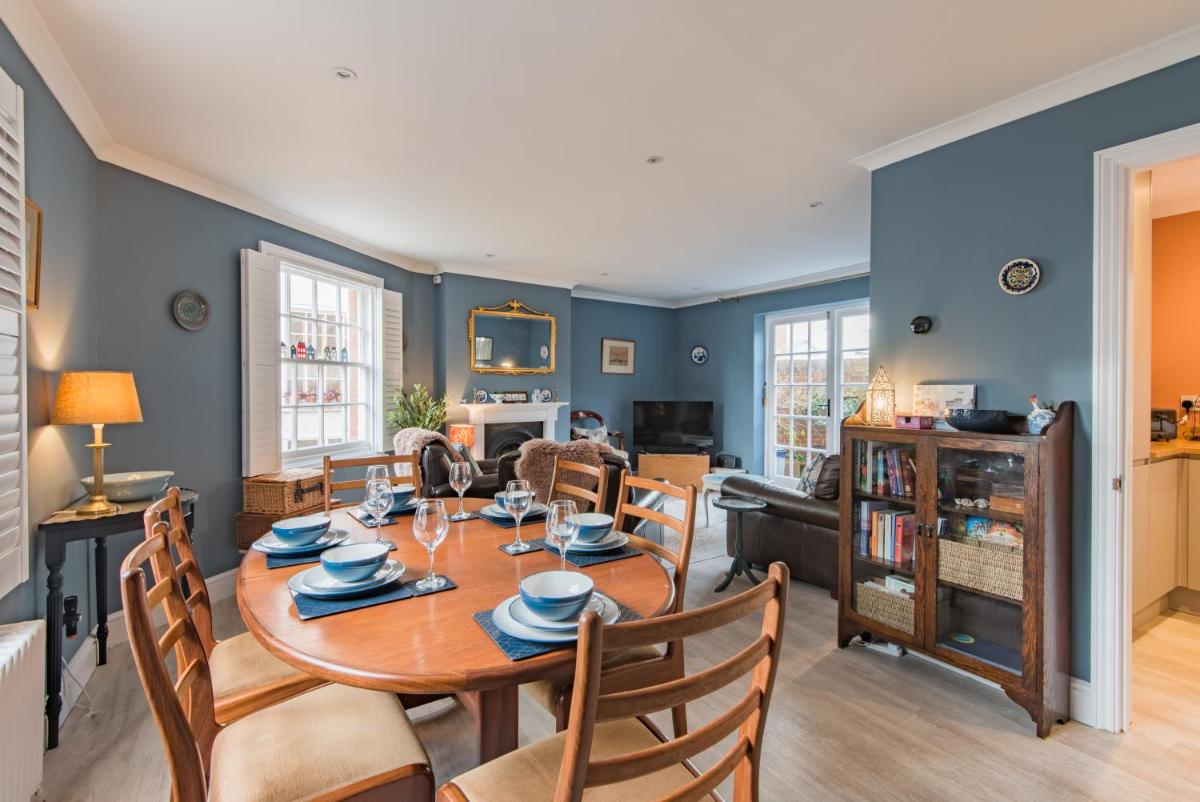 Corner House - Housity