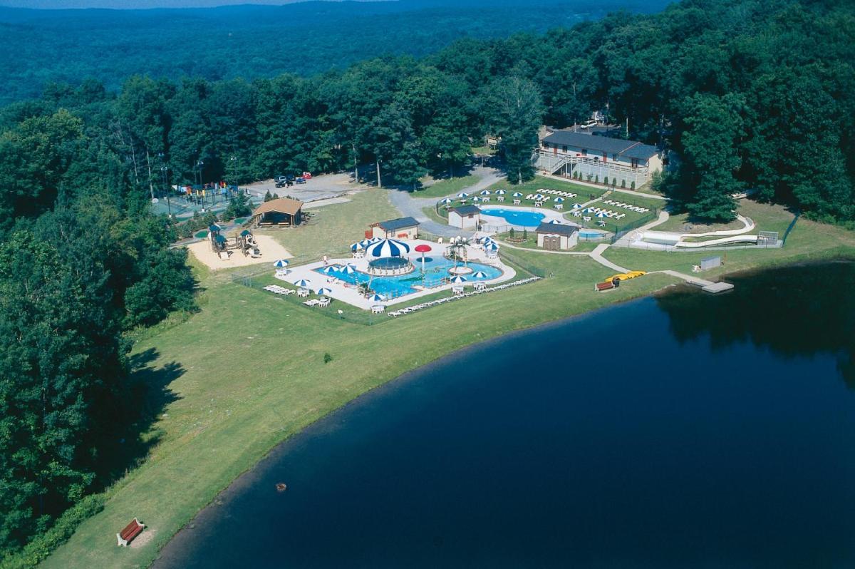 Scotrun Camping Resort Deluxe Park Model 4 - Housity
