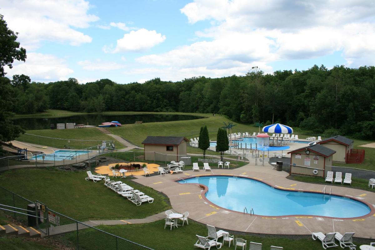 Scotrun Camping Resort Deluxe Park Model 4 - Housity
