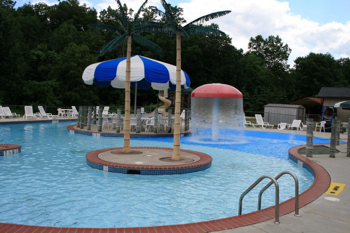 Scotrun Camping Resort Deluxe Park Model 4 - Housity