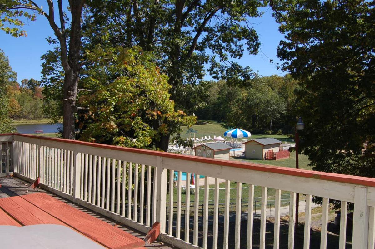 Scotrun Camping Resort Deluxe Park Model 4 - Housity