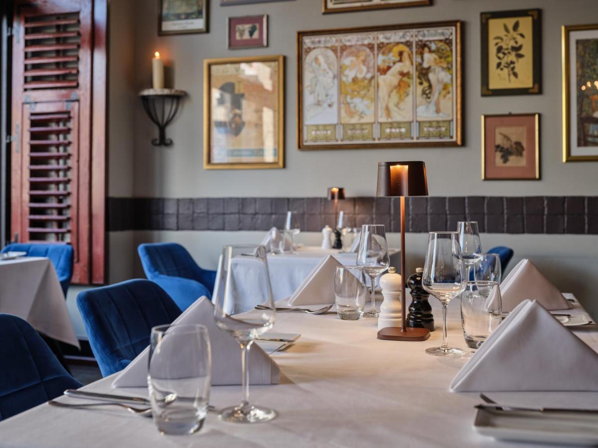 Ein Restaurant oder anderes Speiselokal in der Unterkunft Steigenberger Graf Zeppelin