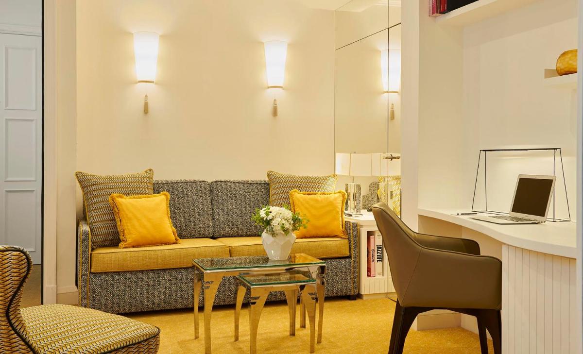 Coin salon dans l'établissement Le Burgundy Paris