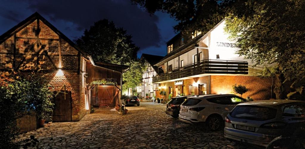 Landgasthaus & Hotel Lindenhof - Housity