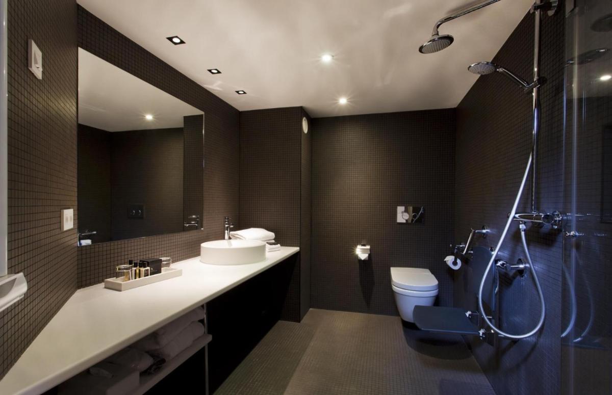 Salle de bains dans l'établissement La Maison Champs Elysées