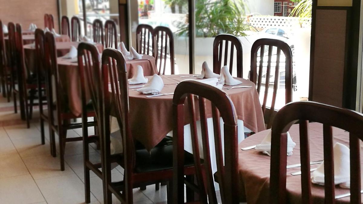 Un restaurante o sitio para comer en Hotel Reymar Playa