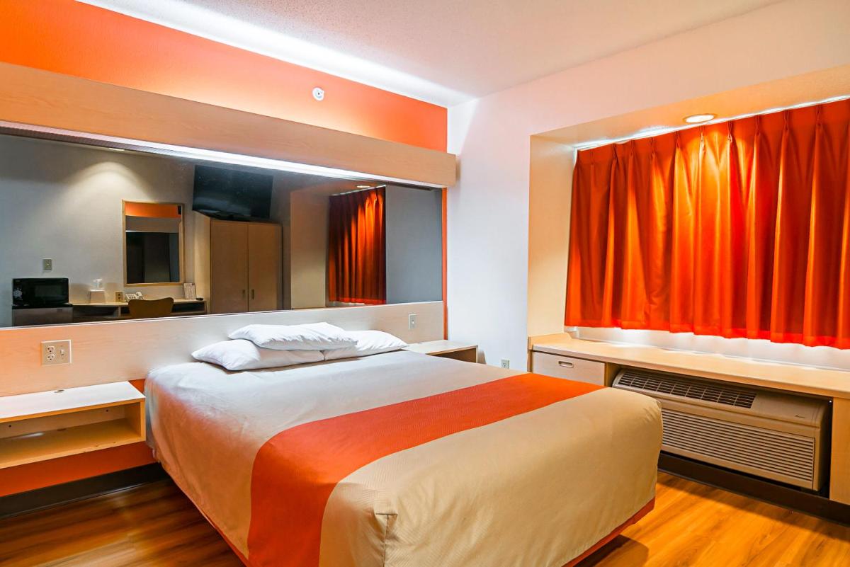 Motel 6-Sycamore, IL - Housity