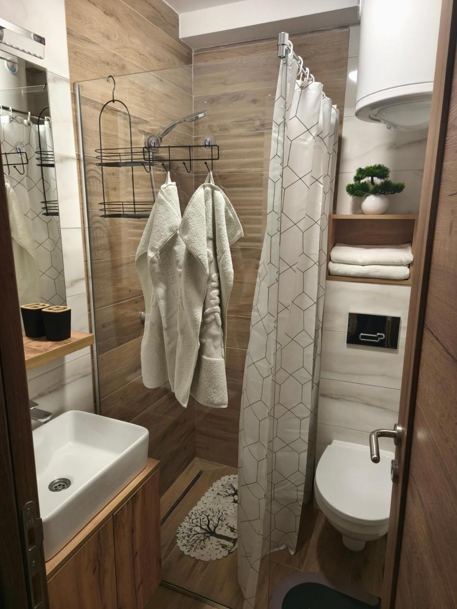 Cobanica Borovi Divcibare - Housity