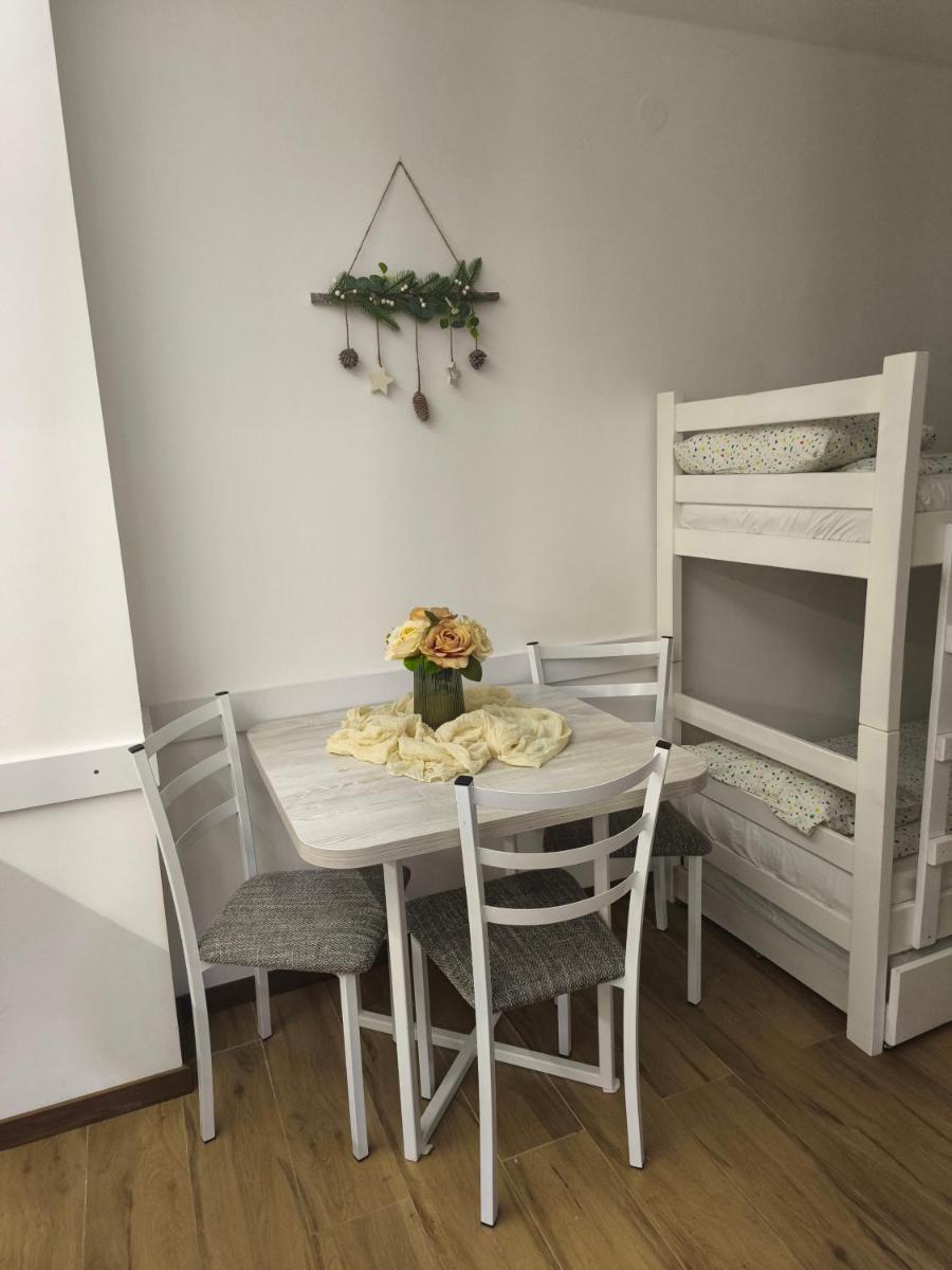 Cobanica Borovi Divcibare - Housity